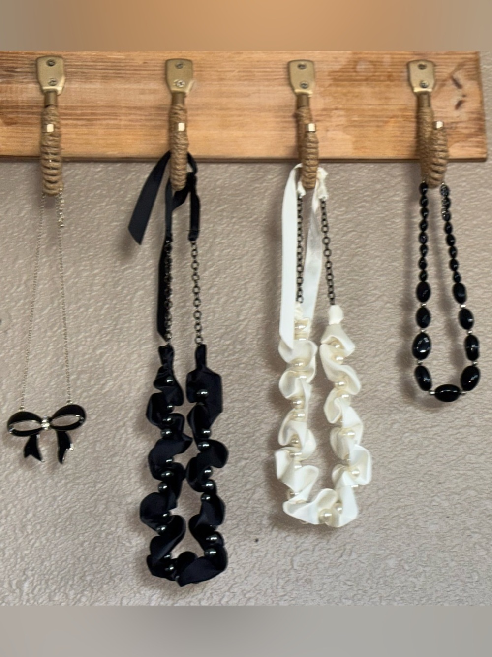 OLD NAVY- Elegant BLK & Cream Satin Ribbon Necklace w/Bow Accent | LOT OF (4)’m